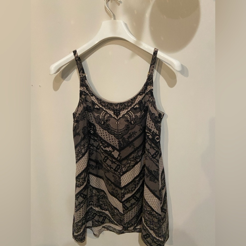 Elegant Black and Tan Lace Patterned Tank Top